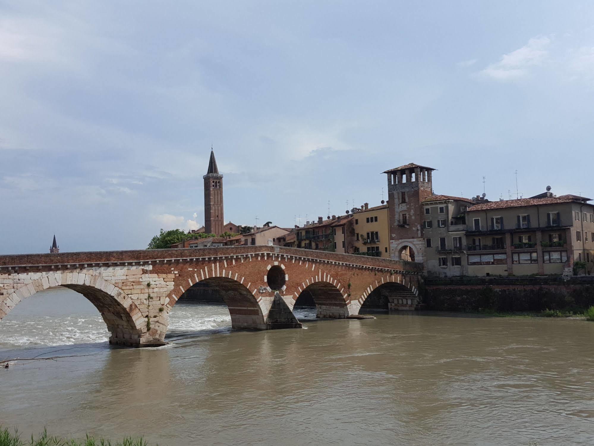 مبيت وإفطار فيرونا Relais Ponte Pietra المظهر الخارجي الصورة